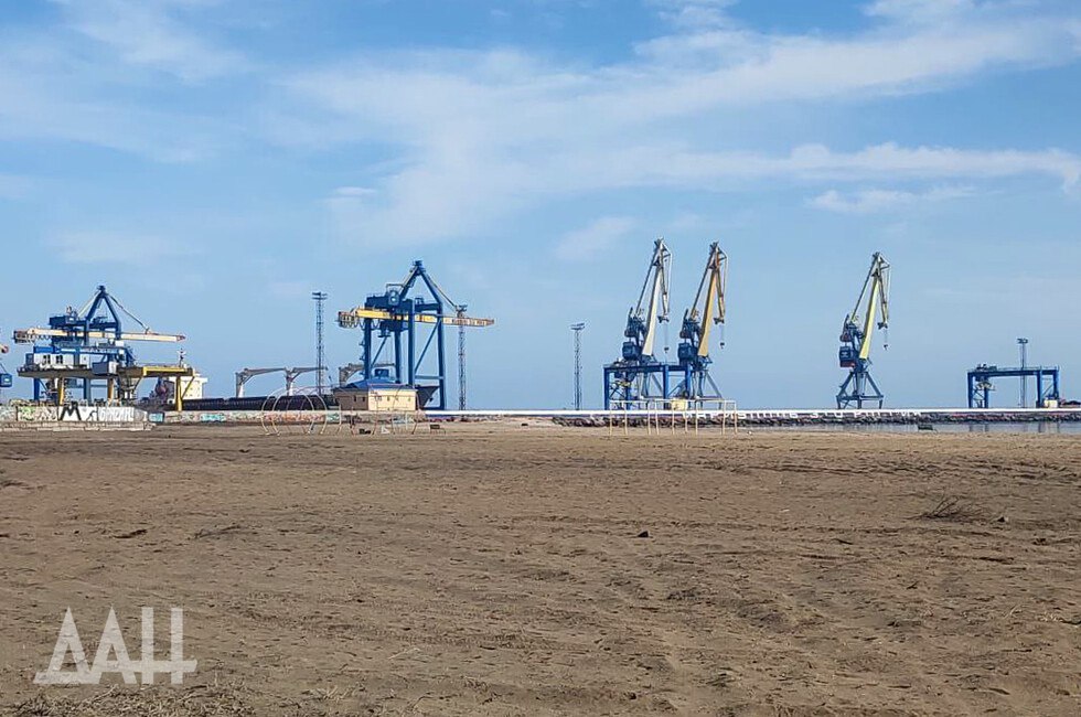 Главы Минтранса и ДНР обсудили пятилетний план развития порта Мариуполя По итогам прошедшего года мощность порта достигла 4 2 млн тонн были проведены дноуглубительные работы на данный момент ведется капитальный ремонт объектов порта сообщили в пресс службе Министерства транспорта РФ В будущем планируется открыть морской пункт пропуска через госграницу Читать полностью  Подпишись на нас в MAX