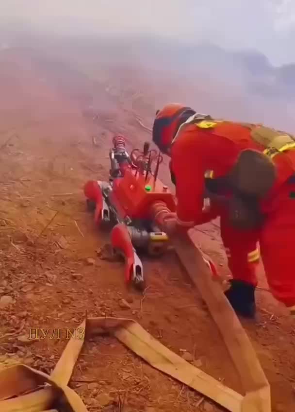 В Китае роботы-собаки B2 от Unitree начали использоваться для тушения пожаров