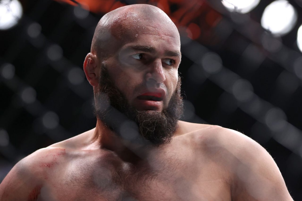 Тяжеловес Шамиль Газиев сразится с новым оппонентом на турнире UFC который запланирован 22 ноября в Дохе Катар Против дагестанского миксфайтера выйдет в клетку Вальдо Кортес Акоста из Доминиканской Республики В UFC он выступает с конца 2022 года и за это время в лучшей лиге одержал 8 побед и потерпел два поражения Для Газиева предстоящий бой станет пятым в организации три поединка завершились в пользу нашего бойца и в одном он потерпел поражение