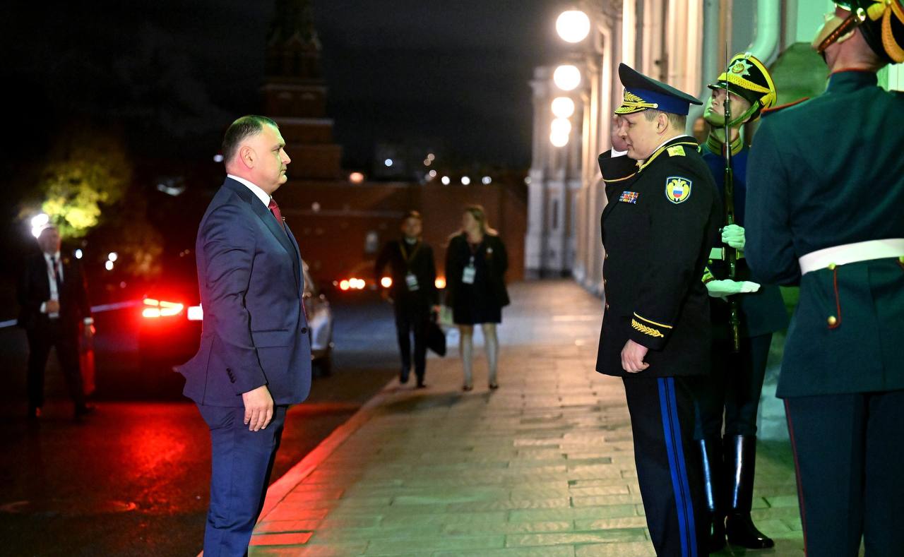 В Кремле начинается встреча президентов России Владимира Путина и Южной Осетии Алана Гаглоева.