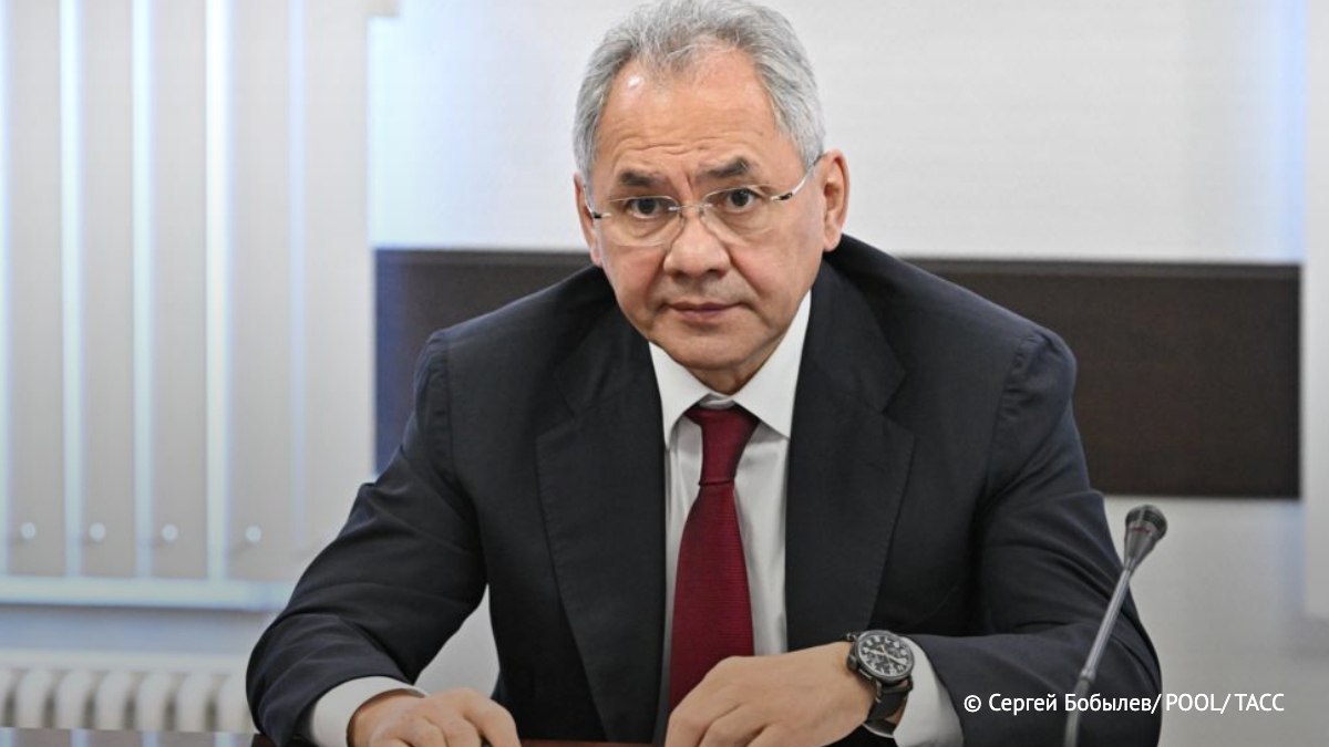 Новый учебник географии должен появиться в РФ к 2028 году сообщил ТАСС президент Русского географического общества Шойгу Это будет принципиально новый учебник подчеркнули в РГО Он будет формировать новое поколение граждан обладающих глубокими знаниями о своей стране и мире а также развитым чувством патриотизма Подпишись на ТАСС в Max