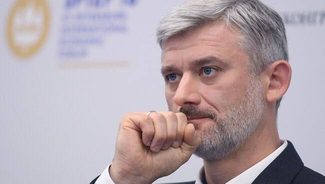 Минтранс РФ Евгений Дитрих занял должность помощника министра Евгений Дитрих работавший Министром транспорта с 18 мая 2018 по 9 ноября 2020 годы вернулся в министерство Его новая должность помощник Министра транспорта РФ Подписаться на наш канал t me PROtransportr 20113