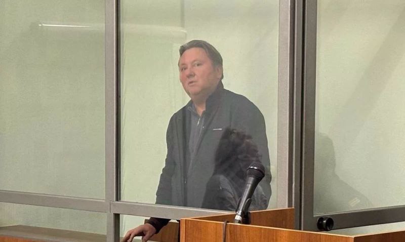 Суд удовлетворил антикоррупционный иск прокурора области к арестованному предпринимателю Дмитрию Дзепе и обратил в доход государства более 30 зданий, помещений и земельных участков в Нижнем Новгороде и Красных Баках. Также с коммерсанта и ООО «Аквизит», «Динго», «Дом», «Нью-Флауэрс», «Регион-Строй», «Совхоз Цветы», «Студия» и «Финансовая компания” Спартак”» решено солидарно взыскать 169,2 млн рублей и 452,6 млн дохода от аренды помещений. По мнению прокуратуры, недвижимое имущество Дмитрий Дзепа получил нечестным путем за счет своих связей, влияния и «коррупционного поведения».