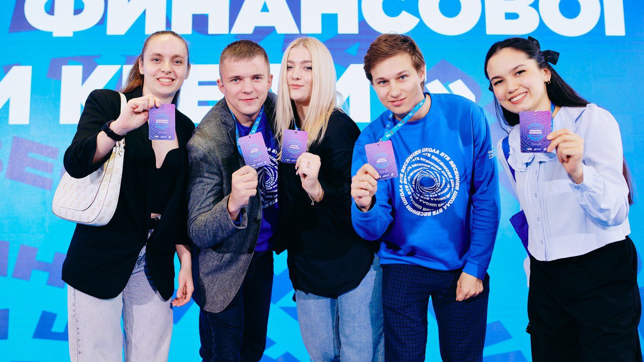 Будущие профессионалы время действовать 11 ноября уже завтра заканчивается регистрация на IX сезон Всероссийской олимпиады студентов Я профессионал В этом году участников ждут 70 предметных направлений мероприятия промышленного и академического туризма включение в национальный кадровый резерв Я профессионал Дипломанты олимпиады получат льготы при поступлении на следующую ступень образования для медалистов предусмотрены денежные премии до 300 тысяч рублей   если уже подали заявку