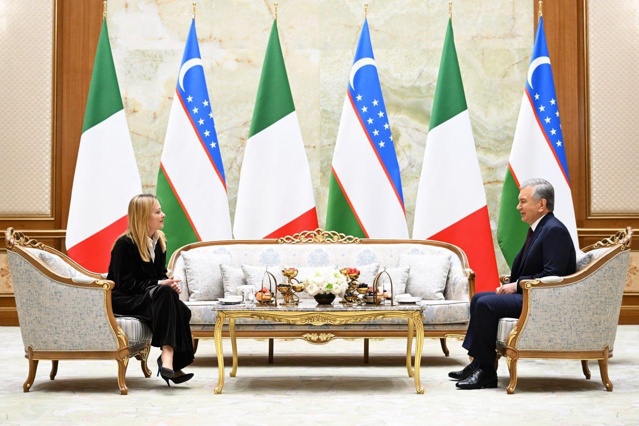 Президент Шавкат Мирзиёев встретился с премьер министром Италии Джорджей Мелони Глава итальянского правительства сделала краткую остановку в Ташкенте после поездки по Азии   repost uz vozmojno budet oficialniy vizit Подписывайтесь на Repost