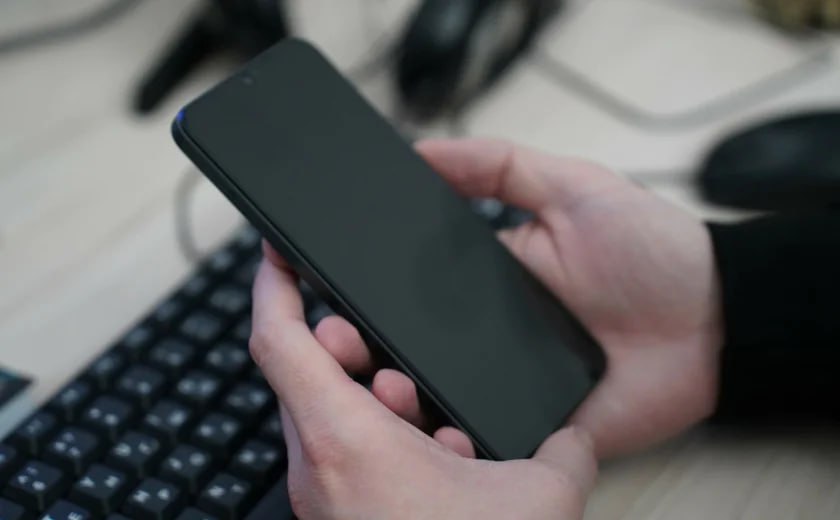 В Тульской области «глушат» интернет. Можно ли вернуть деньги за отсутствие связи?    Из-за участившихся атак БПЛА с беспилотниками начали бороться по-новому: с мая в регионе стали «глушить» мобильный интернет. Да и с мобильной связью иногда возникают неполадки. При этом, деньги за услуги туляки платят исправно, как будто никаких отключений и не было.     Можно ли вернуть деньги за отсутствие связи  ? Об этом «Тульской прессе» рассказал юрист Александр Бударагин.  Подробнее читайте ЗДЕСЬ