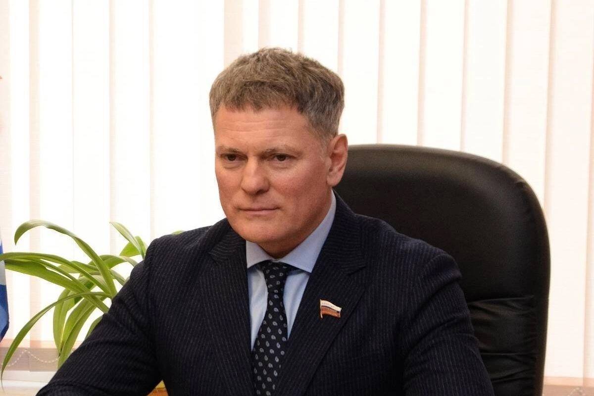 Депутата воронежской областной Думы и одного из учредителей сети фастфуда «Русский аппетит» отправили в СИЗО Андрей Прытыкин пробудет под стражей до 4 октября. Его подозревают в покушении на дачу взятки. Воронеж Сейчас