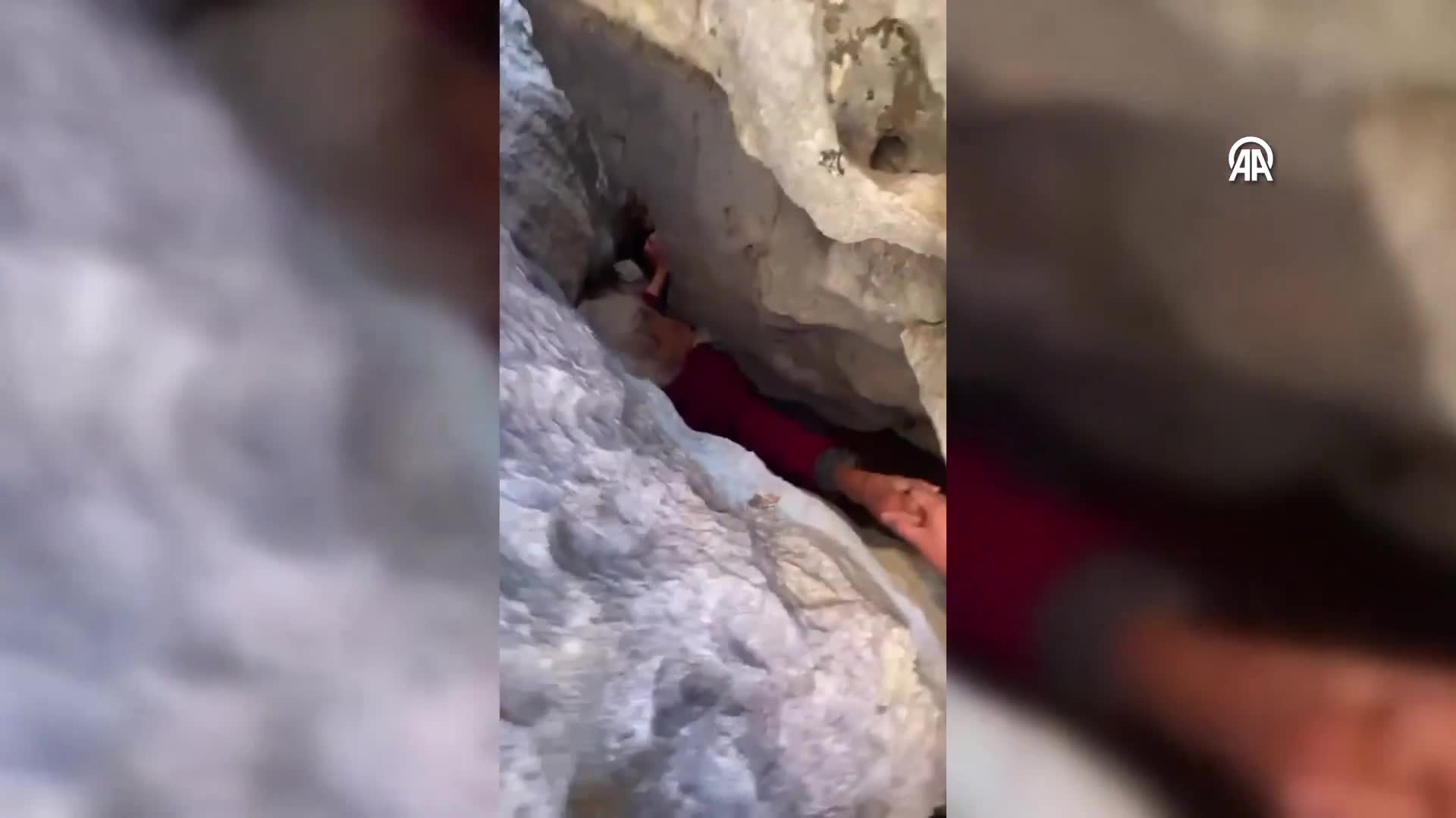 Спасение 80-летней женщины, застрявшей в расщелине в Турции