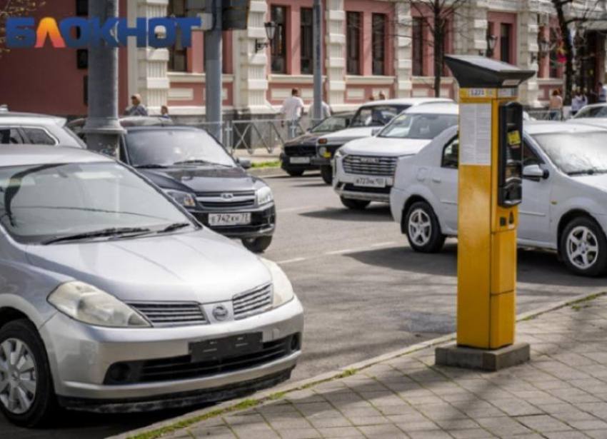 В Краснодаре городские парковки станут бесплатными 9 Мая В краевой столице в День Победы все городские парковки станут бесплатными с 8:00 утра до 20:00 вечера. Таким образом, в распоряжении горожан будет более 11 тысяч парковочных мест. Благодаря этому краснодарцы и гости города смогут беспрепятственно проехать к памятникам и мемориалам, принять участие в торжественных мероприятиях, возложить цветы и насладиться Днем Победы. Работа Авто Глэмпинг