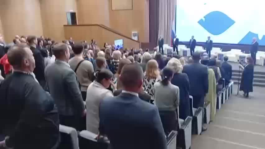 Гимн России исполнен а капелла на Дальневосточном парковом форуме во Владивостоке