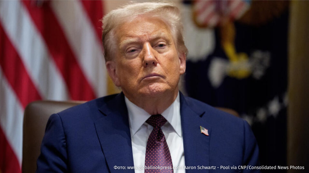 Трамп допустил аресты экс глав ЦРУ и ФБР за ложь о вмешательстве России Об этом он заявил в интервью порталу The Daily Caller Речь идет о Джоне Бреннане и Джеймсе Коми которые предположительно причастны к распространению заведомо ложной информации о вмешательстве России в американские выборы 2016 года Они лгали они жульничали они сделали всё что только можно сделать противозаконного Они плохие люди и они очень очень больные люди хуже чем просто плохие Они больные сказал Трамп При этом он добавил что не знает будут ли они действительно привлечены к ответственности Ранее директор Национальной разведки Тулси Габбард в опубликованном 18 июля докладе обвинила администрацию Барака Обамы в фабрикации разведданных после победы Трампа на выборах По её словам это делалось с целью подорвать легитимность избранного президента Больше новостей тут МАХ Отправить новость