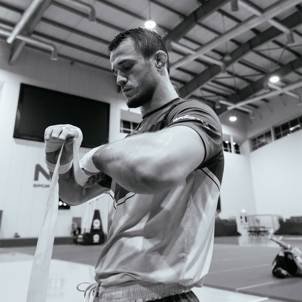 Усман Нурмагомедов будет защищать титул PFL в поединке против Алфи Дэвиса В бою который пройдет 7 февраля в Дубае на кону будет титул чемпиона в легком весе который принадлежит двоюродному брату члена Зала славы UFC Хабиба Нурмагомедова Подписывайтесь на РИА Новости Спорт в MAX