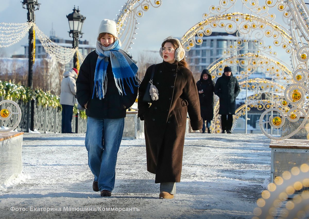 Россияне принявшие участие в опросе ВЦИОМ оценивают свои населенные пункты как места для счастливой жизни в среднем на 6 7 балла из десяти возможных При этом оценки отличаются территориально в Москве и Санкт Петербурге эта оценка достигла 7 7 балла в селах и поселках городского типа 6 3 6 4 балла Кроме того выставленные баллы зависят и от уровня обеспеченности жителей В частности граждане которые заявили ВЦИОМ о своем хорошем и очень хорошем материальном положении в среднем ставили своим населенным пунктам 7 7 балла Тогда как среди людей с плохим достатком оценки своего места для счастливой жизни падали до 4 9 балла Почти каждый пятый опрошенный 19 планирует переезд из своего населенного пункта примерно половина из них в другой российский регион а 3 респондентов хотят эмигрировать в другую страну А как вы оцениваете свой город населенный пункт   Нравится Хочу переехать Подписывайтесь на Ъ в Telegram в MAX Оставляйте бусты