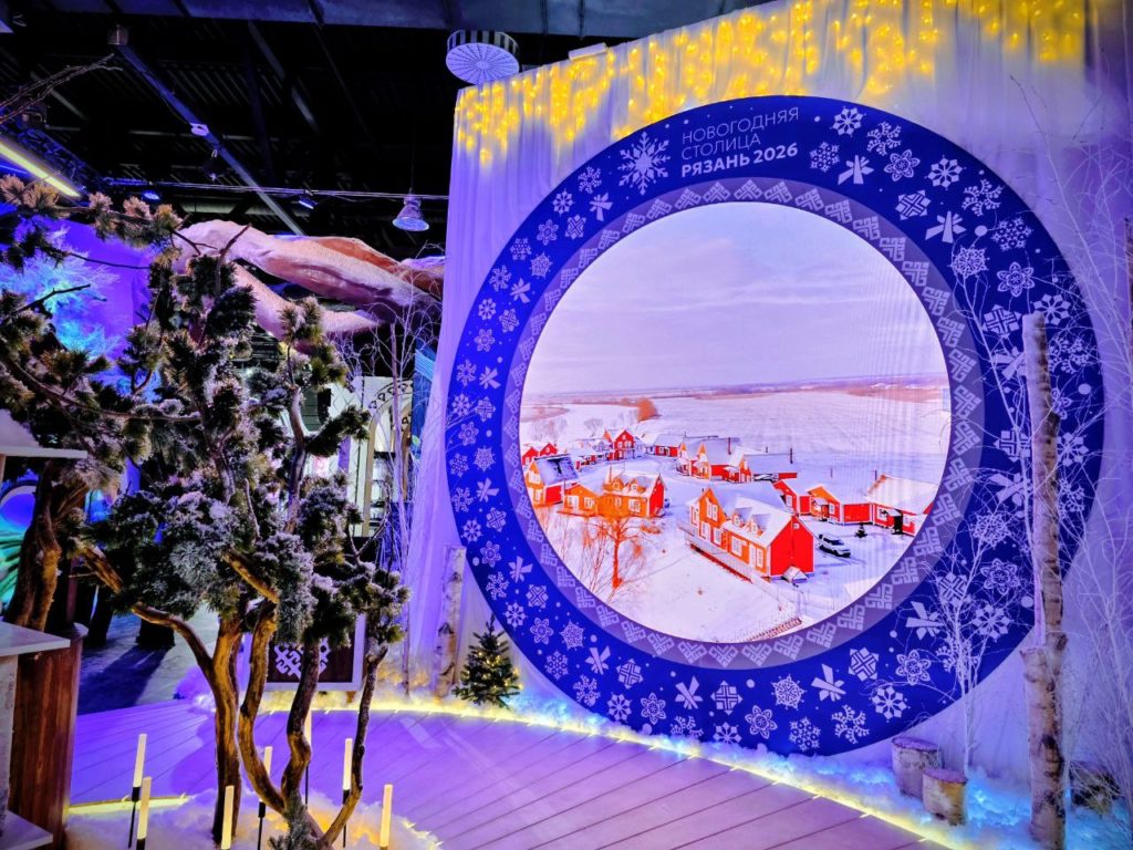 Развитие музеев Рязанской области обсудили на площадке Наццентра Россия В рамках Дней Рязанской области в Национальном центре Россия прошло заседание Ассоциации музеев региона в котором приняла участие заместитель председателя правительства области Наталья Суворова В работе также участвовали и о министра культуры области Елена Солохина руководители и сотрудники государственных региональных и муниципальных музеев Рязанской области и других субъектов страны Наталья Суворова подчеркнула что в Рязанской области ведется серьезная работа по совершенствованию деятельности системы музейной службы расширению возможностей учреждений под запросы общества Мероприятия сформированы в соответствии с задачами поставленными Президентом России и поручениями губернатора Павла Малкова В этом году в регионе создана Ассоциация музеев Рязанской области движение есениноведов Особое внимание уделяется внедрению возможностей музеев в систему образования для патриотического воспитания детей и молодежи попу