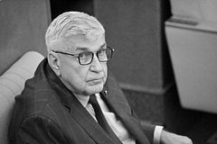 Скончался депутат Госдумы Михаил Тарасенко  О смерти 77-летнего коллеги сообщил председатель Нижней палаты российского парламента Вячеслав Володин.  Тарасенко долго и тяжело болел, отмечается в сообщении.  Фото Владимир Федоренко / РИА Новости