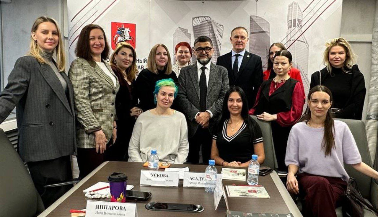 Москва 3 февраля Член комисси Госсовета РФ по направлению Международная кооперация и экспорт Президент Союза переработчиков дикоросов Национальный экоресурс Юрий Леонидович Рудаков принял участие в открытой деловой встрече диалоге Китайский рынок как покорить его сегодня От первых шагов до защиты прав бизнеса прошедшей в конференц зале Уполномоченного по защите прав предпринимателей по адресу г Москва ул Арбат 21 Мероприятие было организовано в формате живого диалога при экспертной поддержке и собрало предпринимателей руководителей и представителей бизнес сообщества заинтересованных в выходе на рынок КНР и в развитии двустороннего сотрудничества Главным экспертом по российско китайскому бизнесу выступил Асадуллин Флюр Минзагитович Общественный представитель бизнес омбудсмена Москвы в Китае председатель правления Beijing Ashkadar Business Consulting Co Ltd член ОПОРЫ РОССИИ В ходе встречи обсуждались ключевые вопросы актуальные для компаний планирующих работу с Китаем правовая защита и разрешение споров в КНР логистика и схемы расчетов в новых условиях поиск надежных партнёров и снижение контрагентских рисков культурные особенности делового взаимодействия для долгосрочного сотрудничества Юрий Леонидович Рудаков подчеркнул важность оперативного обмена опытом и практических рекомендаций для переработчиков дикоросов отметив что грамотное сопровождение экспорта и понимание правовых и культурных нюансов существенно повышают шансы российских компаний на успех на китайском рынке Президент Союза отметил необходимость объединения усилий отрасли и активного использования экспертной поддержки при выходе на зарубежные площадки Участники мероприятия получили возможность задать вопросы эксперту обменяться контактами и обсудить конкретные кейсы сотрудничества с китайскими партнёрами Встреча стала полезной площадкой для выработки практических решений и дальнейших инициатив по развитию экспортного потенциала российских производителей дикоросов Фото Анна Максимовна Дякова Московская Медиагруппа Пресс служба Союза переработчиков дикоросов Национальный экоресурс готова предоставить дополнительные материалы и комментарии по итогам мероприятия