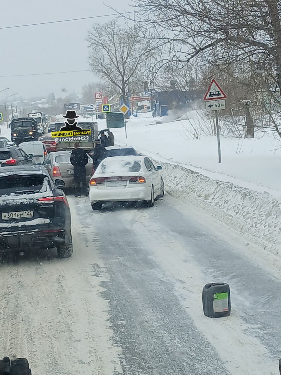 Виновник был пьян: Подробности ДТП на проспекте Космонавтов  Предварительно было установлено, что водитель-мужчина, 2002 года рождения, с признаками опьянения управляя автомобилем «Субару Легаси», двигаясь по пр-ту Космонавтов от ул. Малахова в сторону ул. Попова, не справился с управлением и совершил столкновение с автомобилем «Ниссан Примера», под управлением водителя-мужчины, 1975 года рождения, который двигался в попутном направлении.  В результате дорожно-транспортного происшествия пострадавших нет. В отношении водителя «Субару» составлен административный материал по ч. 1 ст. 12.26 КоАП РФ  отказ от прохождения медицинского освидетельствования .