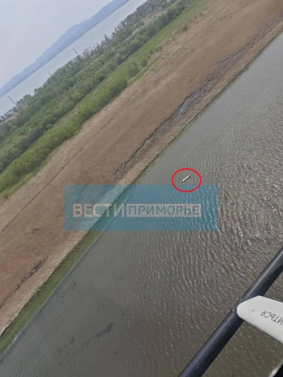 В Приморье продолжаются трагедии на воде пропал сап бордист В заливе Посьет очевидцы обнаружили пустой сап борд с телефоном и спасательным жилетом Организованы поиски Онлайн информация из зоны поисков по ссылке primorye ru news 2025 09 11 v primore prodolzhayutsya html Вести Приморье теперь в мессенджере МАХ Подписывайтесь