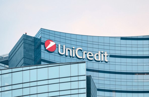 Итальянский банк UniCredit отказался от покупки своего более мелкого конкурента Banco BPM — он не смог получить разрешение правительства на сделку.  Среди условий одобрения было требование прекратить деятельность в России в течение девяти месяцев  vc.ru/money/2115215