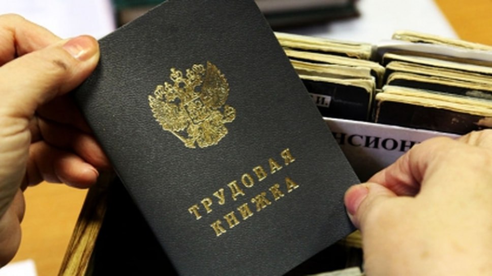 В Ярославской области 5 тыс человек легализовали свою трудовую деятельность за полгода В 2025 году в регионе создали межведомственную комиссию по борьбе с нелегальной занятостью За это время выявили почти 5 5 тыс работников с неформальными трудовыми отношениями Больше всего случаев в торговле строительстве сельском хозяйстве и сфере услуг Как показывает статистика наибольшее число выявленных фактов нелегальной занятости в сфере торговли строительства сельского хозяйства общественного питания предоставления индивидуальных услуг зампред областного правительства Вера Даргель Фото Пресс служба следственного управления СК России по Ярославской области Еще больше новостей в Telegram канале Ъ Ярославль