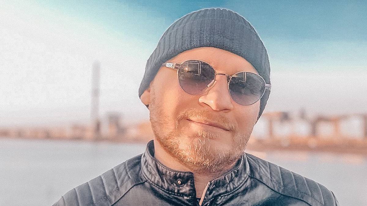 Ведущий Битвы экстрасенсов рассказал что эзотерика это миф Иллюзионист Сергей Сафронов бывший на протяжение 15 лет из ведущих шоу Битва экстрасенсов и покинувшим проект в 2020 году после скандала рассказал что люди со сверхъестественными способностями миф По словам Сафронова ни один из участников проекта не смог распознать его онкологическое заболевание Он отметил что изначально относился к экстрасенсам скептически и за годы работы его мнение не изменилось А вы верите в экстрасенсорику да сталкивался нечто подобное в природе есть есть но точно не в Битве экстрасенсов нет Сафронов прав это всё байки и вымысел россия общество