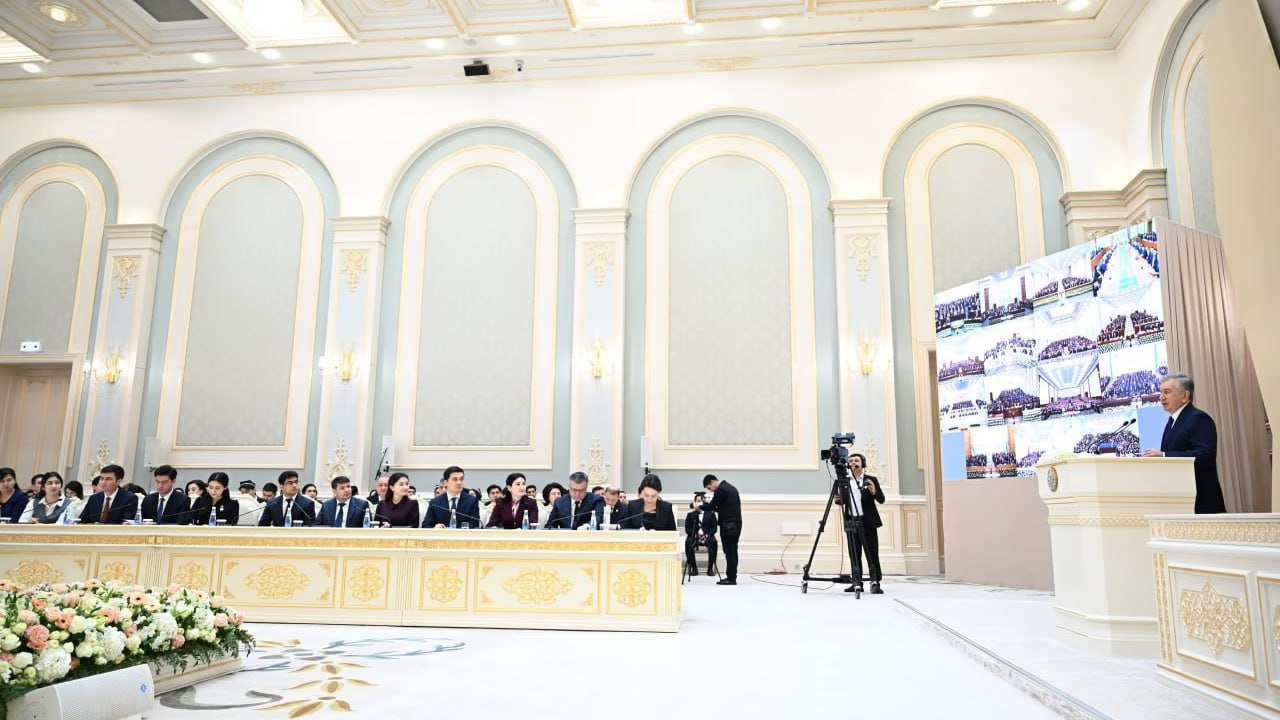 Президент объявил о запуске льготных кредитов для молодых предпринимателей Предприниматели принявшие на работу не менее 5 выпускников вузов смогут получить до 10 млрд сумов Также в регионах создадут сеть Молодёжных бизнес инкубаторов   uznews uz ru news 107645 uznews