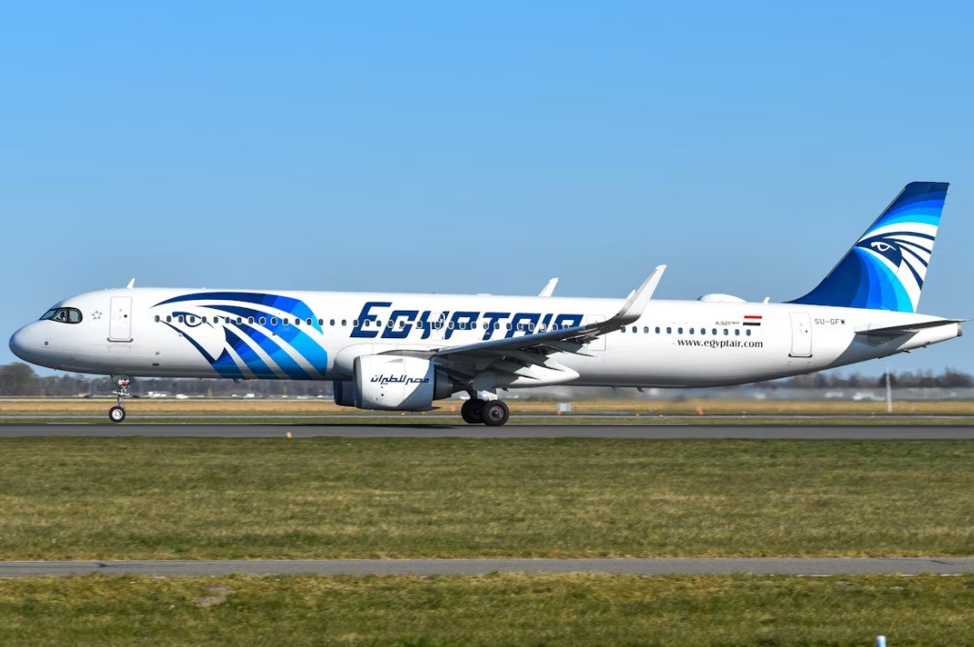 Рейс MS 728 авиакомпании EgyptAir из аэропорта Домодедово в Хургаду задерживается почти на 44 часа. Пассажиры должны были отправиться на курорт 29 июня в 01:15. Сейчас, как рассказали в аэропорту Домодедово, вылет назначен на 21:00 30 июня. Подробности — в материале Profi.Travel. #египет #хургада #авиакомпания #задержкарейса
