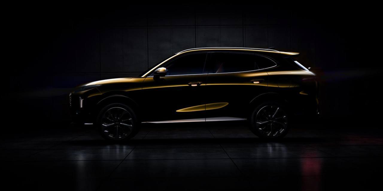 Новый бренд Tenet Plus анонсировали АГР Холдинг и Defetoo Он отличается выразительным дизайном и динамичным характером Выпуск автомобилей Tenet Plus по полному циклу начнётся в первой половине 2026 года производить их будут на двух заводах холдинга На тизере из пресс релиза без труда узнаётся кроссовер Lepas широко унифицированный с уже выпускающимися под маркой Tenet клонами Chery