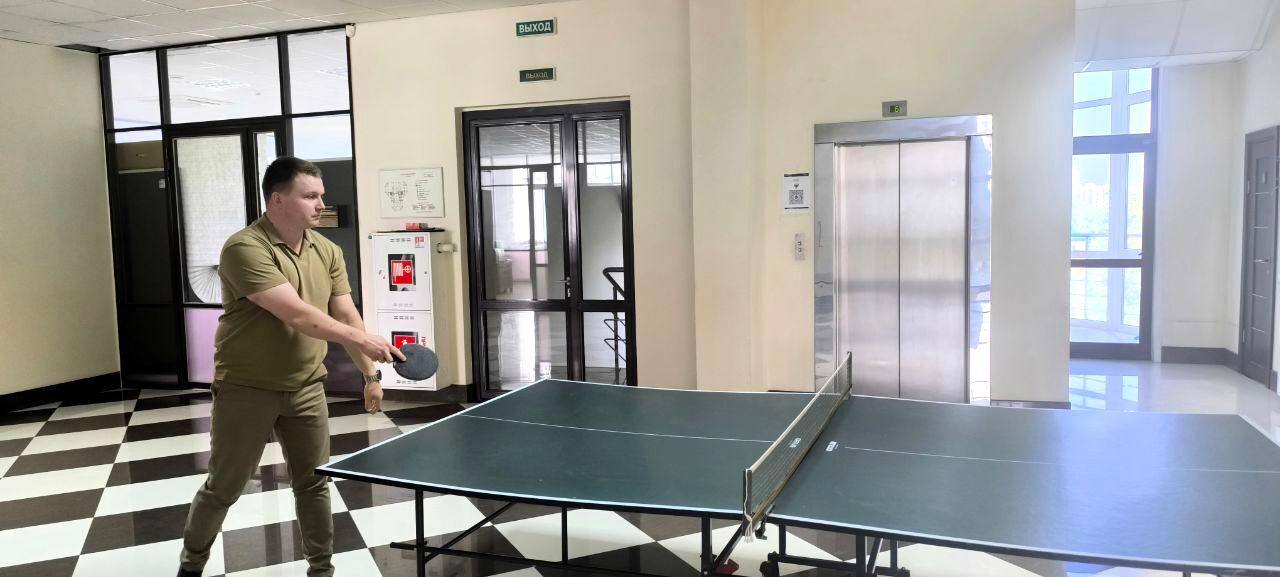 Среди сотрудников УФК по Орловской области прошел спортивный турнир по нескольким видам спорта: дартс, настольный теннис, шахматы и шашки. На протяжении нескольких дней участники упорно бились за победу. Турнир получился интересным и интригующим. Развязка в финальных играх происходила в последний момент. По результатам соревнований победители были награждены подарками и грамотами.
