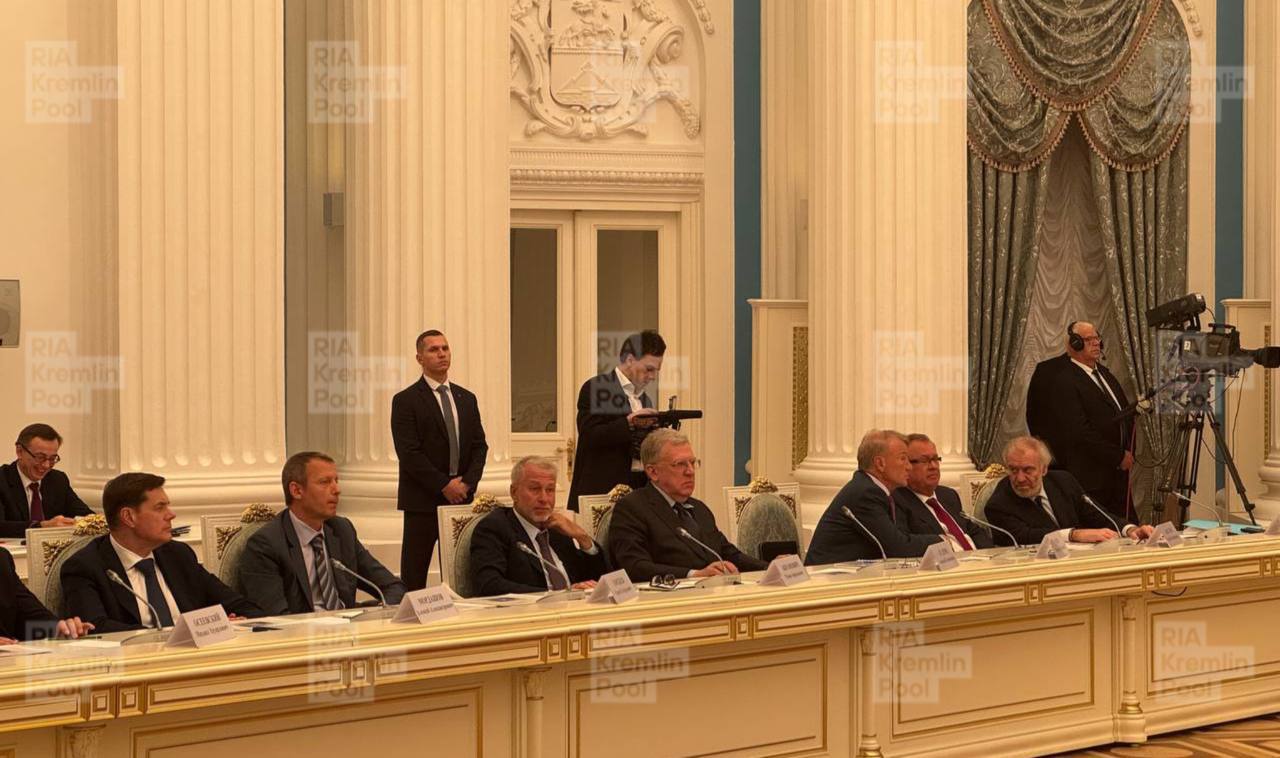 Тем временем в Кремле был замечен Роман Абрамович