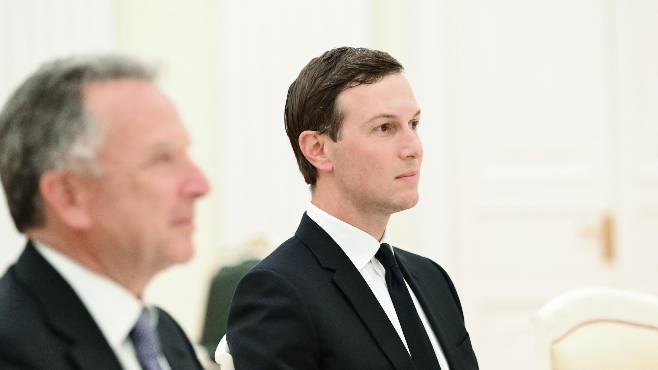 Спецпосланник президента США Дональда Трампа Стив Уиткофф и зять американского лидера Джаред Кушнер во вторник примут участие в заседании так называемой коалиции желающих по Украине на высшем уровне в Париже сообщает европейское издание газеты Politico со ссылкой на представителя Елисейского дворца Специальный посланник США Стив Уиткофф и Джаред Кушнер зять президента США Дональда Трампа отправятся в Париж и примут участие во встрече союзников Украины которая состоится во вторник говорится в материале Госсекретарь США Марко Рубио по словам представителя Елисейского дворца не сможет прибыть на встречу из за ситуации в Венесуэле уточняет издание Владимир Зеленский 30 декабря сообщил что 6 января во Франции пройдет встреча лидеров коалиции желающих