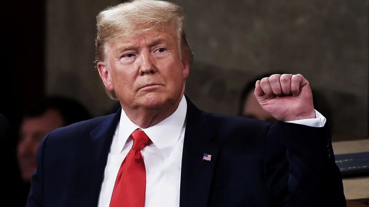Дональд Трамп заработал на крипте более 2 миллиардов долларов с 2022 года $1,3 млрд – Trump Media & Technology Group BTC-резерв . $412,5 млн – World Liberty Financial $WLFI . $385 млн – мемкоин Official Trump $TRUMP . $243 млн – сделки с ОАЭ инвестиции в Binance . $65 млн – мемкоин Melania $MELANIA . $14,4 млн – NFT-коллекции. $13 млн – майнинг через American Bitcoin. Итого: $2,400,000,000.