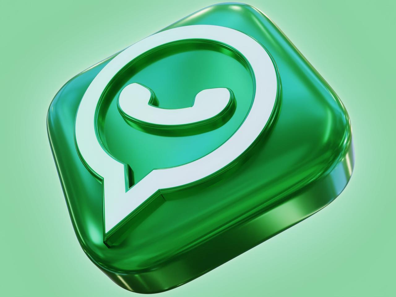 У WhatsApp  имеется задолженность в 21,7 млн рублей по неоплаченным штрафам в РФ  В отношении мессенджера с марта 2023-го по апрель 2025 года были открыты три исполнительных производства. Материалы поступали из судебных участков Таганского района, передаёт ТАСС.   В том числе необходимо оплатить 18 млн рублей за нарушения законодательства в области персональных данных. Также значится задолженность в 3,2 млн рублей за неудаление запрещённой информации о розничной торговле рецептурными лекарственными препаратами дистанционным способом.   WhatsApp принадлежит компании Meta, внесённой в реестр террористических и экстремистских организаций, её деятельность в стране запрещена.      Подпишись на «Говорит Москва»