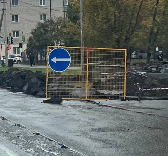 В амурской столице без полного перекрытия дороги отремонтируют сети на Первомайской  На участке Первомайской, 39 между Амурской и Горького специалисты АКС устраняют аварию на сетях теплоснабжения. С 9:00 17 октября перекроют только половину проезжей части. Водителей просим быть предельно внимательными.  Ремонт планируют завершить до 20:00 19 октября.