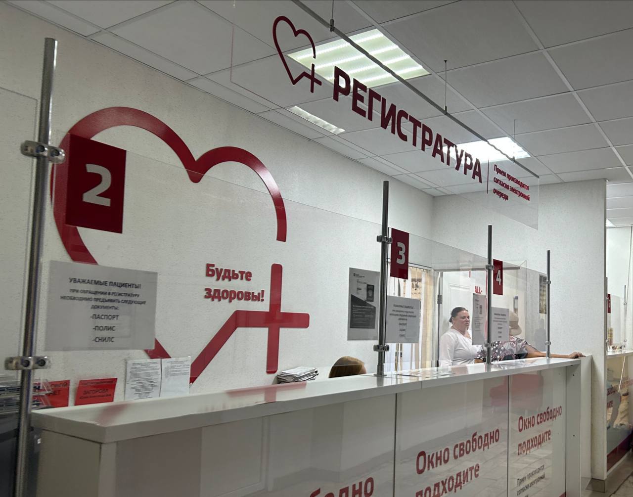 В поликлиниках Краснодара можно пройти бесплатную диспансеризацию В 2026 году пройти обследование смогут люди родившиеся в 1987 1990 1993 1996 1999 2002 2005 и 2008 годах При этом если человек не попадает по возрасту он может пройти углубленный профилактический развернутый осмотр в рамках ОМС Программа диспансеризации включает два этапа 1   Медосмотр скрининг на онкологические заболевания и консультация врача 2  Дополнительные обследования при выявлении рисков медицинаКРД Телеграм ВК MAX