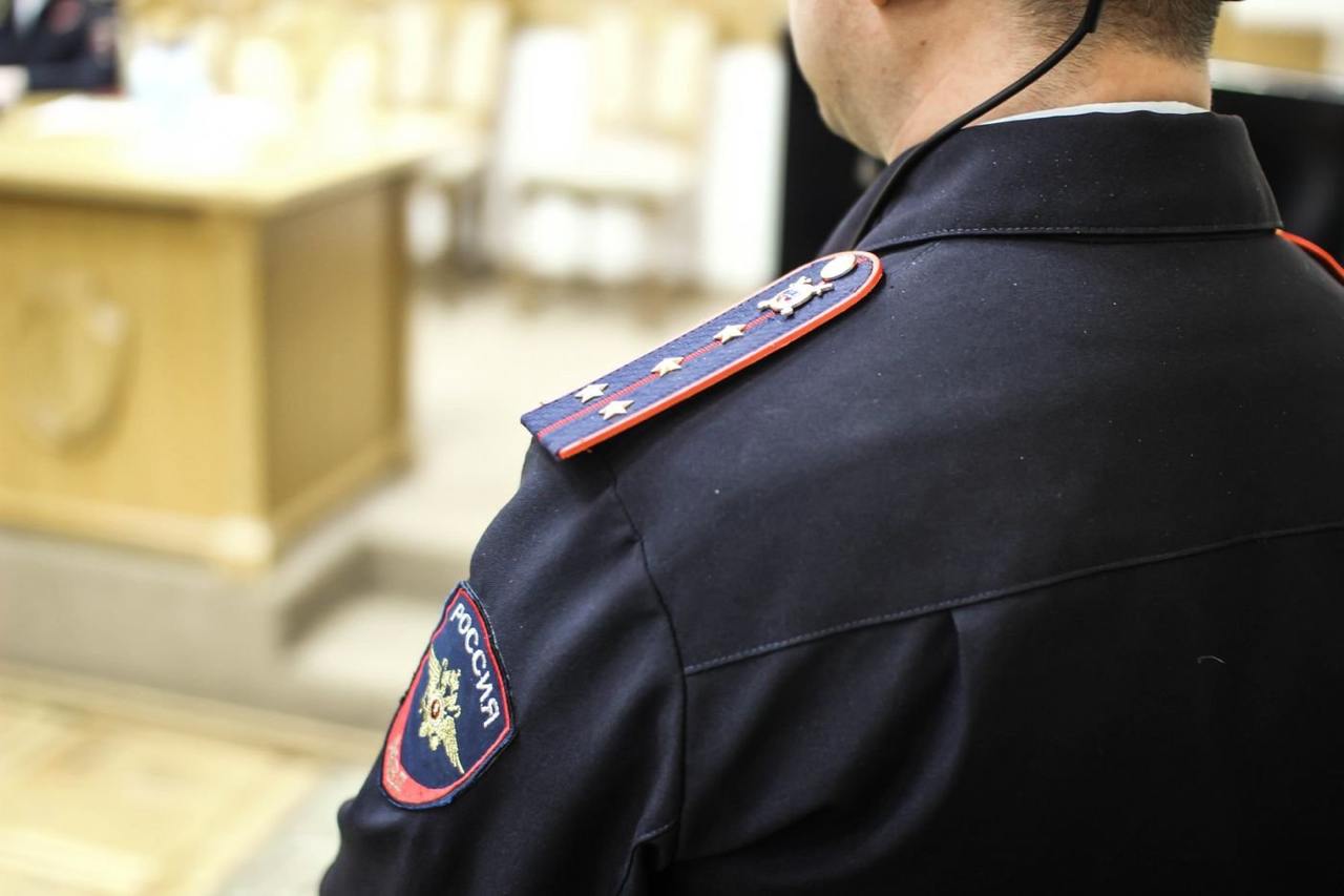 Житель Подмосковья проведет 13 лет в тюрьме за участие в «Легионе „Свобода России“ Житель Подмосковья Сергей Веселов признан виновным и приговорен судом к тюремному заключению сроком на 13 лет за вступление в «Легион «Свобода России» , сообщает РИА Новости. Установлено, что в 2023 году Веселов вступил в запрещенную в России организацию, заполнив соответствующую форму. По указанию руководства, он совершил акт вандализма, нанеся надпись, порочащую Вооруженные Силы России, на остановке общественного транспорта в городе Электросталь. Согласно судебному решению, первые три года Веселов проведет в тюрьме, оставшийся срок – в колонии строгого режима. Несмотря на признание вины, осужденный отрицает активное участие в деятельности «Легиона «Свобода России» , утверждая, что не занимался вербовкой новых членов. Ему были предъявлены обвинения по нескольким статьям, включая «Терроризм», «Публичное распространение заведомо ложных сведений об использовании ВС РФ» и «Вандализм». Деятельность организации запрещена в России