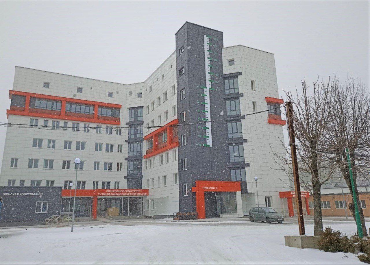 Как будут работать медучреждения Беларуси в новогодние праздники С 20 декабря по 7 января медицинские учреждения Беларуси перейдут на специальный праздничный график работы утвержденный Министерством здравоохранения Он включает два продолжительных периода отдыха с 25 по 28 декабря и с 1 по 4 января В эти дни график для поликлиник и стационаров будет различаться однако медицинская помощь включая работу службы скорой помощи в режиме повышенной готовности будет оказываться непрерывно Смотрите четкий график работы поликлиник аптек амбулаторий и стационаров