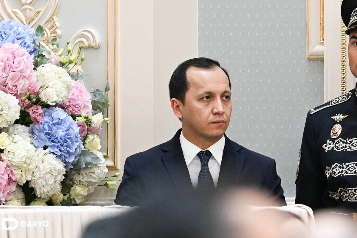 Сардорбек Умурзаков назначен на должность начальника Департамента внешних связей Администрации президента и в связи с этим освобожден от должности главного инспектора АП Алишер Пайгамов в связи с переходом на другую работу освобожден от должности руководителя Департамента внешних связей АП