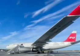 В Нижневартовске запустили прямые рейсы в Сочи на мощном Airbus A330 Сегодня утром 360 счастливых вартовчан отправились на отдых к морю на вместительном Airbus A330-200 авиакомпании Nordwind Airlines. Этот широкофюзеляжный красавец будет летать по маршруту Нижневартовск-Сочи каждую пятницу всё лето. В аэропорту не скрывают гордости: "Это важный шаг в развитии наших авиаперевозок!" И правда — теперь можно долететь до курорта с комфортом, без пересадок и на современном лайнере.