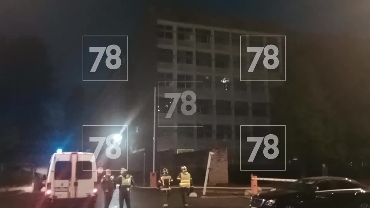Пожар на заводе «Авангард» в Санкт-Петербурге: экстренные службы на месте