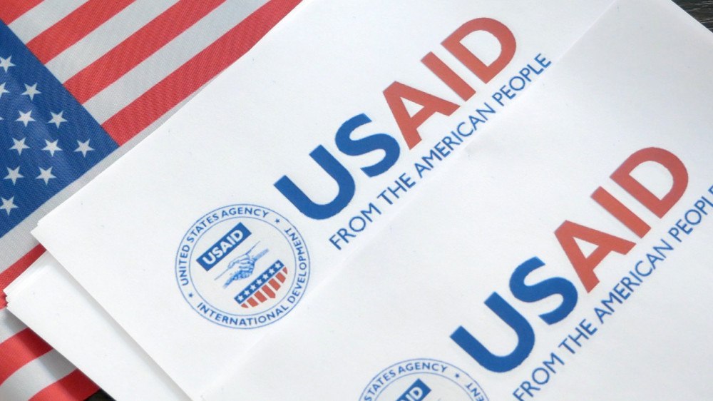 Сколько USAID потратил на дестабилизацию политической ситуации в Казахстане?    Агентство неоднократно подвергалось критике за вмешательство во внутренние дела других стран, поддержку оппозиционных движений и использование программ как инструмента дипломатического влияния США. В некоторых странах деятельность агентства была ограничена или запрещена.    Через гранты и спонсирование проектов, США способствовали дестабилизации политической обстановки в стране. Только в 2024 году было выделено 15,2 млн на:   «здравоохранение» — $8,8 млн   демократию, права человека и управление — $3,7 млн   программы поддержки — $1,39 млн   мир и безопасность — $833 тыс  развитие экономики — $438 тыс  гуманитарная помощь — $23 тыс  образование и социальные услуги — $4 тыс    Бюджет USAID формируется за счёт средств федерального бюджета США. Агентство сотрудничает с международными организациями, неправительственными организациями  НПО , частными компаниями и местными правительствами для реализации своих программ. Теперь, когда финансирование приостановлено, казахстанские НПО остались совсем без финансирования.    Однако, не исключено, что после реорганизации агентство вернётся, запустив свои щупальца ещё глубже...  #Казахстан #USAID