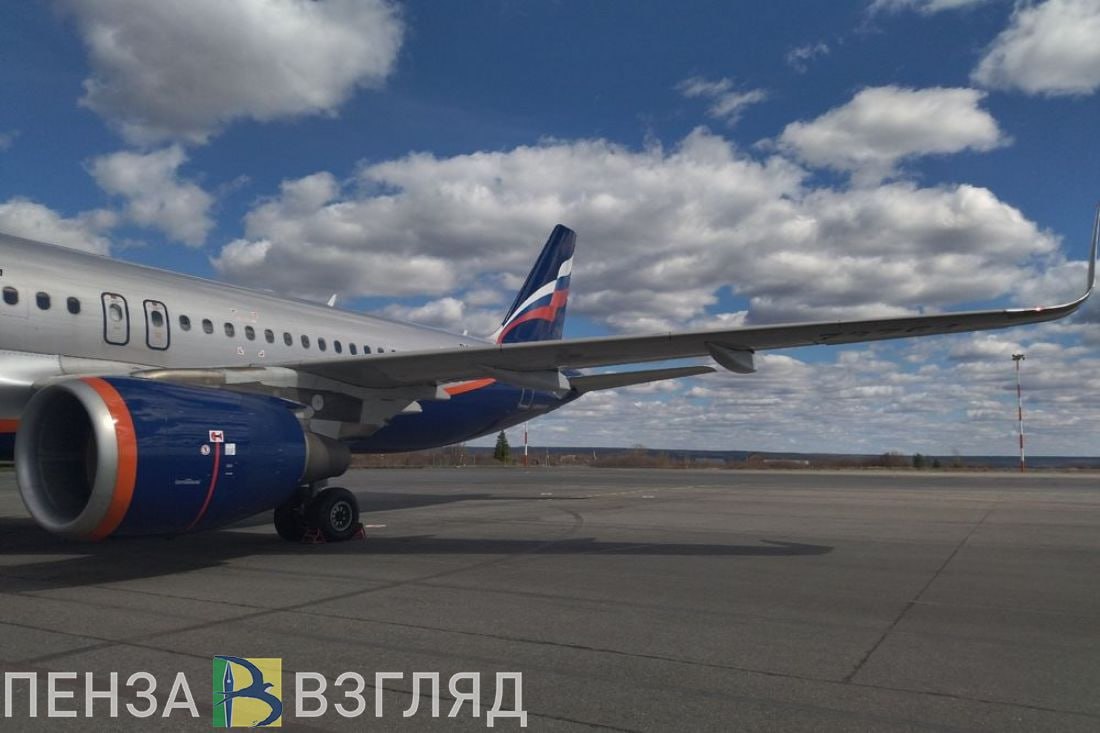 В аэропорте Пензы из-за угрозы БПЛА поменяли время прилета и вылета 2 самолетов Известно, что самолет из Москвы в Пензу прибудет в 14:50, а вылет из Пензы в столицу намечен на 15:40. Из Санкт-Петербурга в Пензу самолет прибудет в 15:50, а вылет в обратном направлении состоится в 16:30. -Взгляд