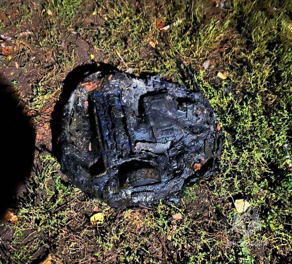 Так себе помощник Робот пылесос загорелся в Щигровском районе Пожар произошел в частном доме в селе Рождественское О сильном задымлении сообщили хозяева до прибытия служб они закрыли окна и двери в комнате чтобы ограничить приток воздуха и замедлить распространение огня Повреждены пол и мебель закопчены стены По оценке специалистов госпожнадзора предварительная причина аварийный режим работы робота пылесоса