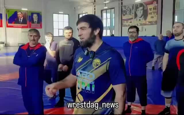 Ахмед Усманов получил автомобиль от анонимного поклонника на сборе в Дагестане