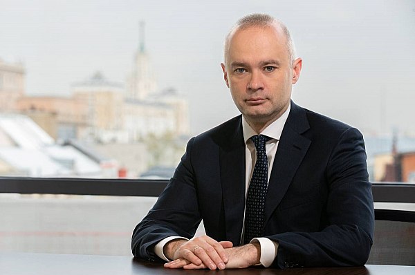 ОАК рассчитывает на продажи своих гражданских самолетов за рубежом Объединенная авиастроительная корпорация ОАК входит в Ростех рассчитывает на продажи своих гражданских самолетов за рубежом но приоритетным будет отечественный рынок заявил глава ОАК Вадим Бадеха Об этом сообщает ТАСС Насытив в первую очередь безусловно наши авиалинии мы рассчитываем на то что будут продажи за рубеж сказал Бадеха в эфире телеканала Россия 24 Он отметил что в первую очередь речь идет о дружественных странах aviaru net n291222