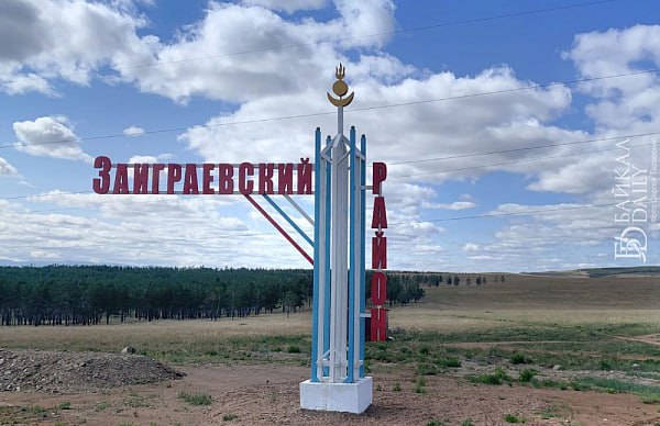 Возле сельской школы в Бурятии обнаружили труп Тело женщины нашли на пустыре за школой в посёлке Нижние Тальцы Заиграевского района В МВД по Бурятии Байкал Daily сообщили что на теле не было признаков насильственной смерти Предварительная причина смерти уже известна переохлаждение Личность женщины установили