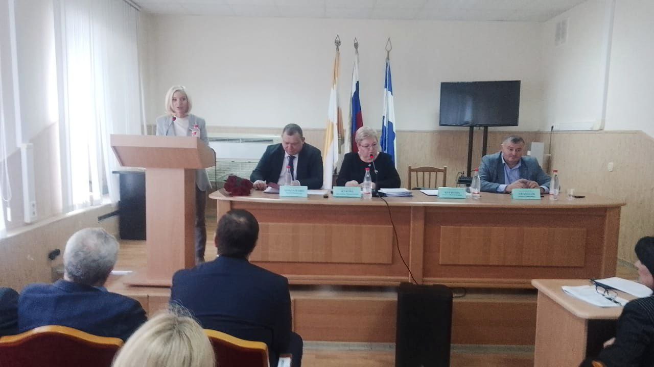 Избран глава Предгорья Сегодня состоялось очередное заседание Думы Предгорного округа прошедшее под председательством Антонины Жуковой На рассмотрение было вынесено 13 вопросов и первым было избрание главы Предгорного муниципального округа Ставропольского края На блжайший пятилетний срок депутаты утвердили Николая Бондаренко Осип ЧЕРКАСОВ фото автора Подробности в газете Искра ленте новостей на сайте и соцсетях