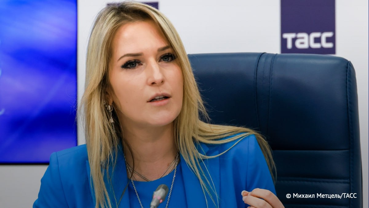 В ГД предложили выплачивать многодетному родителю в декрете 80 100 среднего заработка Соответствующее предложение направила главе Минтруда депутат Яна Лантратова Документ есть в распоряжении ТАСС