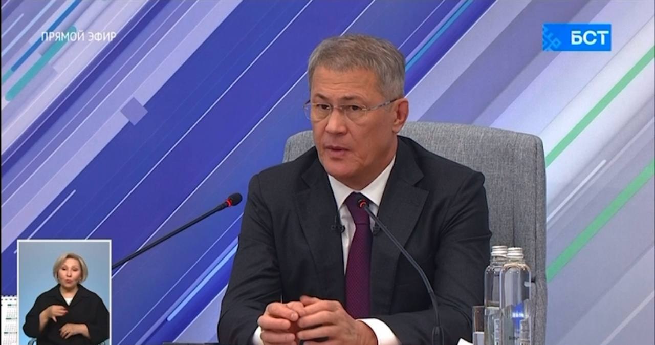 Радий Хабиров проведёт прямую линию с жителями Башкирии 11 ноября Глава республики ответит на вопросы жителей и журналистов в прямом эфире Начало трансляции в 19 00 Прямая линия стала уже традиционной В прошлом году эфир длился более четырёх часов Тогда поступило свыше восьми тысяч вопросов от социальных и инфраструктурных тем до личных обращений Подпишитесь на ufa rb