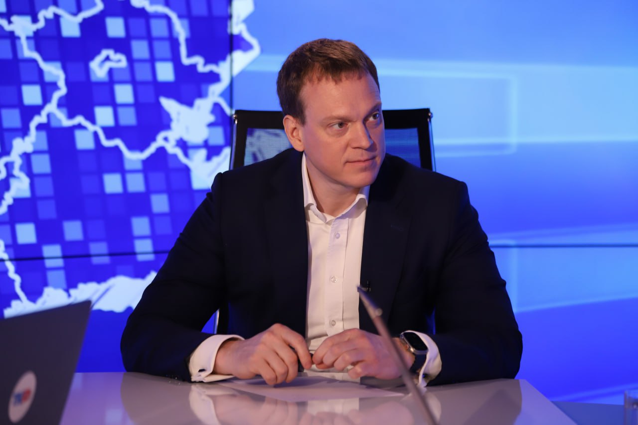 Телеграм-канал «Госсовет 2.0» опубликовал интервью с губернатором Рязанской области, председателем комиссии Госсовета «Эффективная и конкурентная экономика» Павлом Малковым. Малков рассказал о задачах комиссии в условиях возрастающей роли малого бизнеса в экономике, мерах поддержки, донастройке налоговой сферы, законодательства в сфере закупок: В диалоге с бизнесом собираем все вопросы и предлагаем новые решения, которые позволят развивать экономику страны и каждого региона. По его словам, работа комиссии Госсовета даёт возможность видеть все перспективные направления развития. Полная версия интервью здесь.